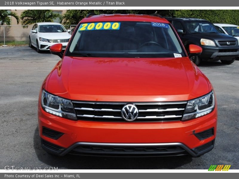 Habanero Orange Metallic / Titan Black 2018 Volkswagen Tiguan SE