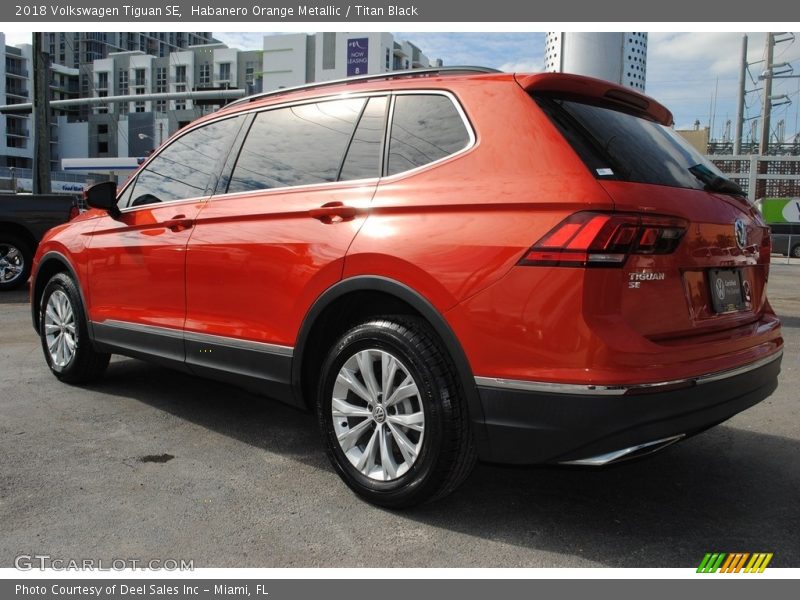 Habanero Orange Metallic / Titan Black 2018 Volkswagen Tiguan SE