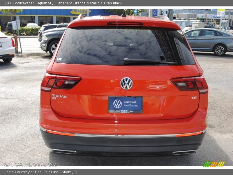 Habanero Orange Metallic / Titan Black 2018 Volkswagen Tiguan SE