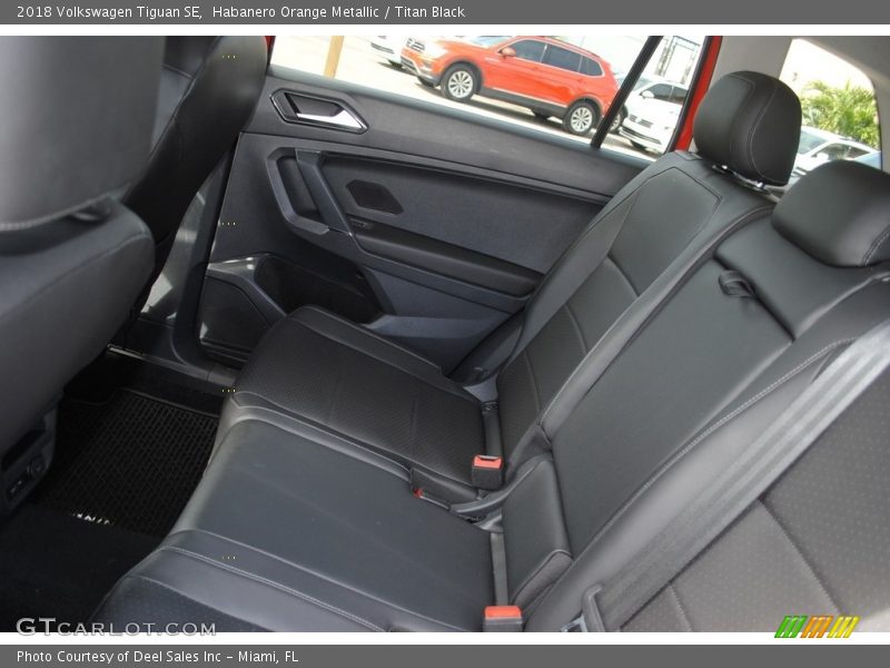 Habanero Orange Metallic / Titan Black 2018 Volkswagen Tiguan SE