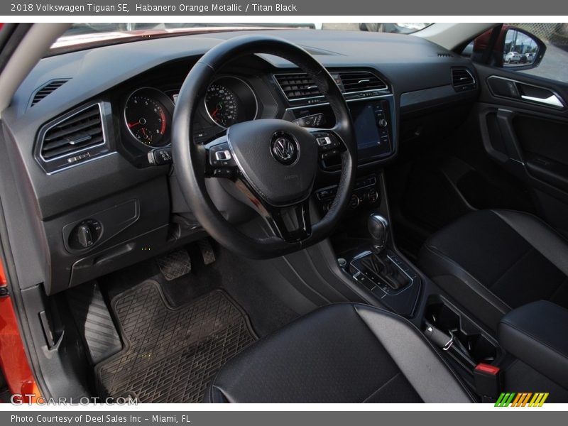 Habanero Orange Metallic / Titan Black 2018 Volkswagen Tiguan SE