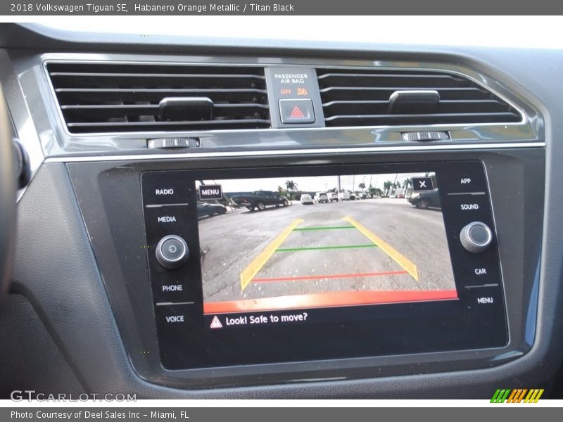 Habanero Orange Metallic / Titan Black 2018 Volkswagen Tiguan SE