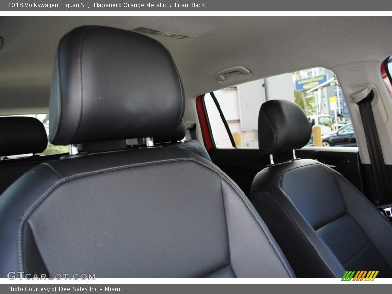 Habanero Orange Metallic / Titan Black 2018 Volkswagen Tiguan SE