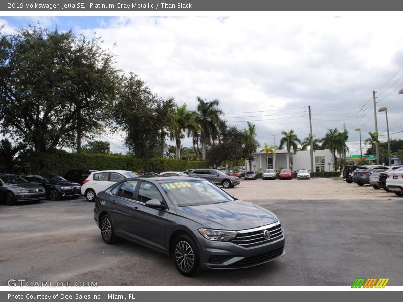 Platinum Gray Metallic / Titan Black 2019 Volkswagen Jetta SE