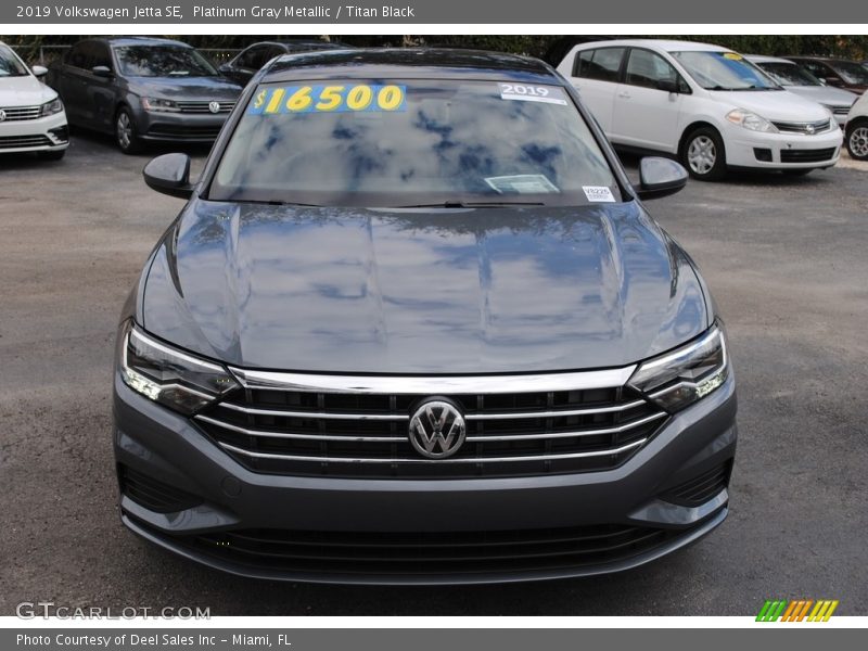 Platinum Gray Metallic / Titan Black 2019 Volkswagen Jetta SE