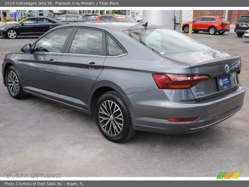 Platinum Gray Metallic / Titan Black 2019 Volkswagen Jetta SE