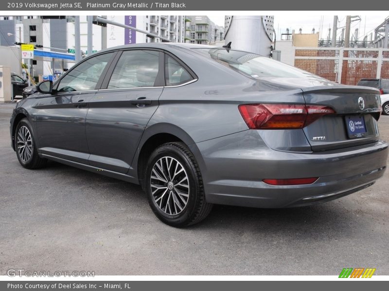 Platinum Gray Metallic / Titan Black 2019 Volkswagen Jetta SE