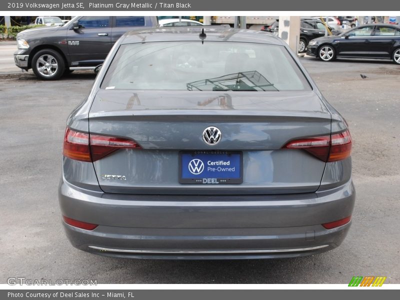 Platinum Gray Metallic / Titan Black 2019 Volkswagen Jetta SE