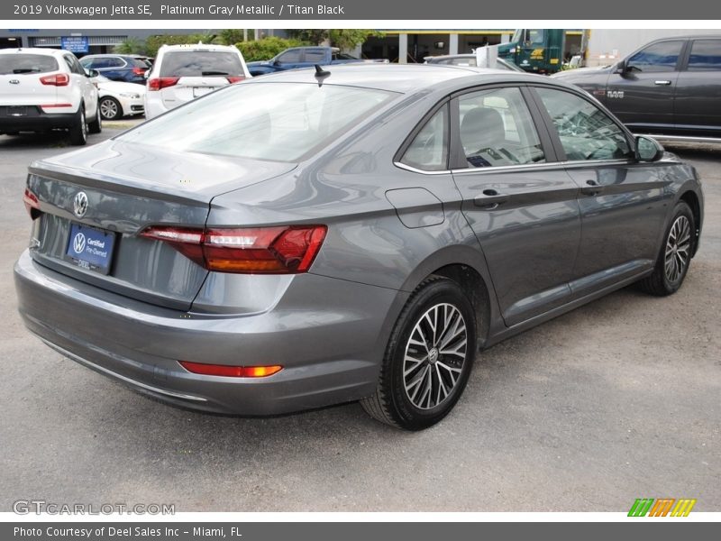 Platinum Gray Metallic / Titan Black 2019 Volkswagen Jetta SE