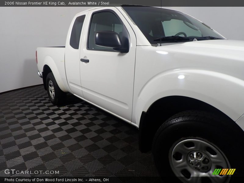 Avalanche White / Steel 2006 Nissan Frontier XE King Cab