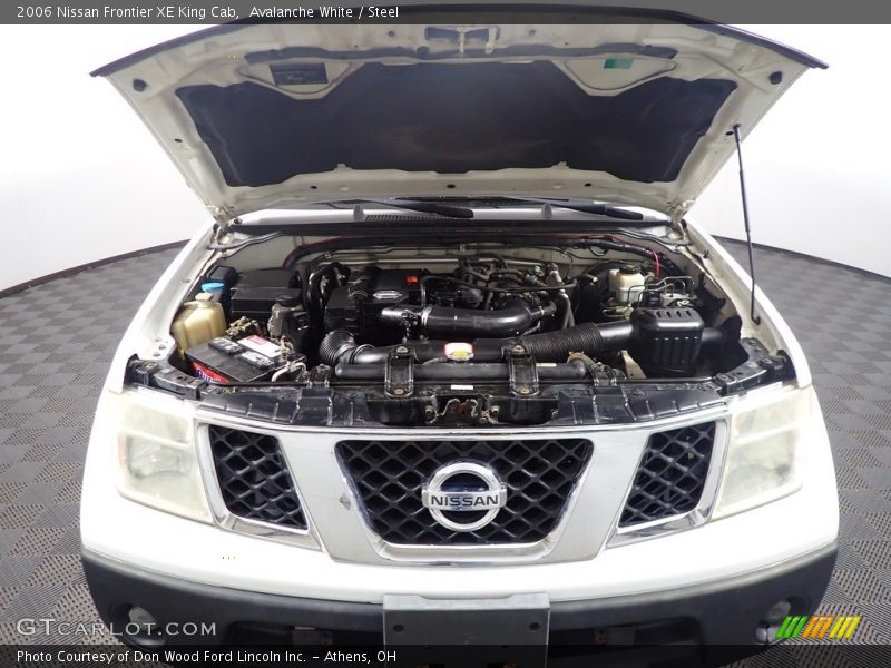 Avalanche White / Steel 2006 Nissan Frontier XE King Cab