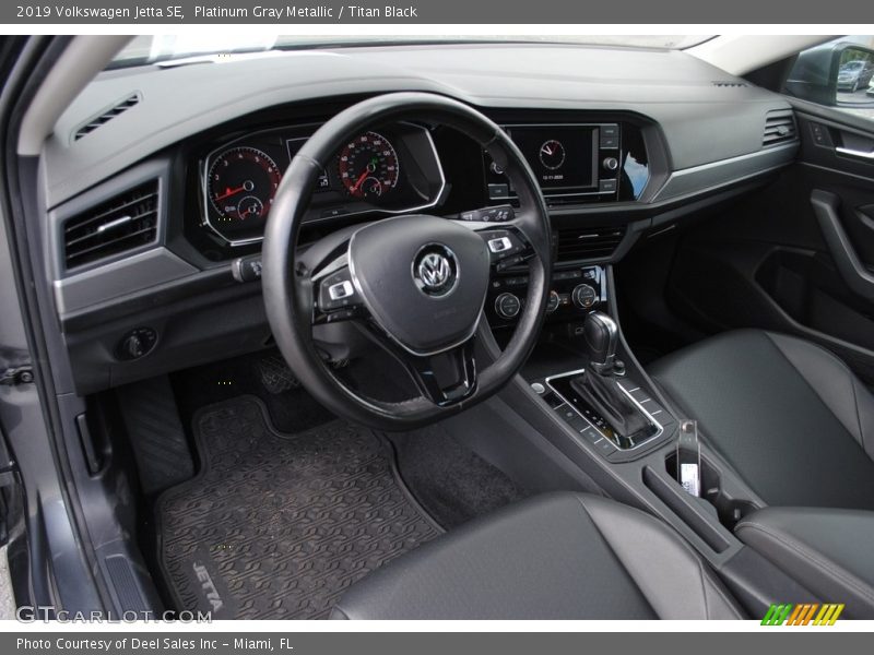 Platinum Gray Metallic / Titan Black 2019 Volkswagen Jetta SE
