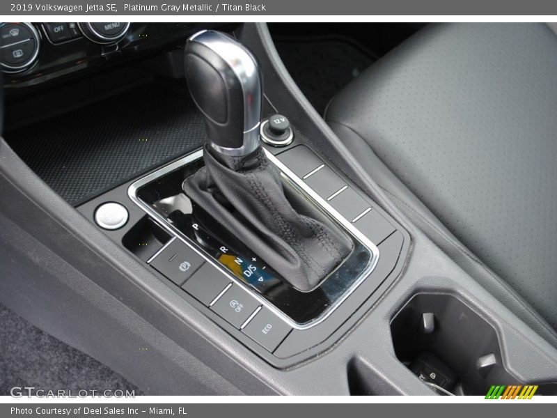 Platinum Gray Metallic / Titan Black 2019 Volkswagen Jetta SE