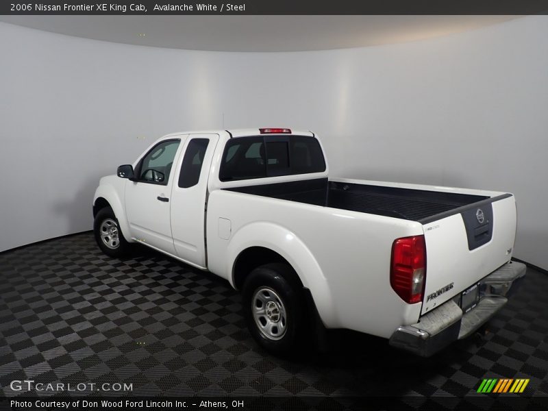 Avalanche White / Steel 2006 Nissan Frontier XE King Cab