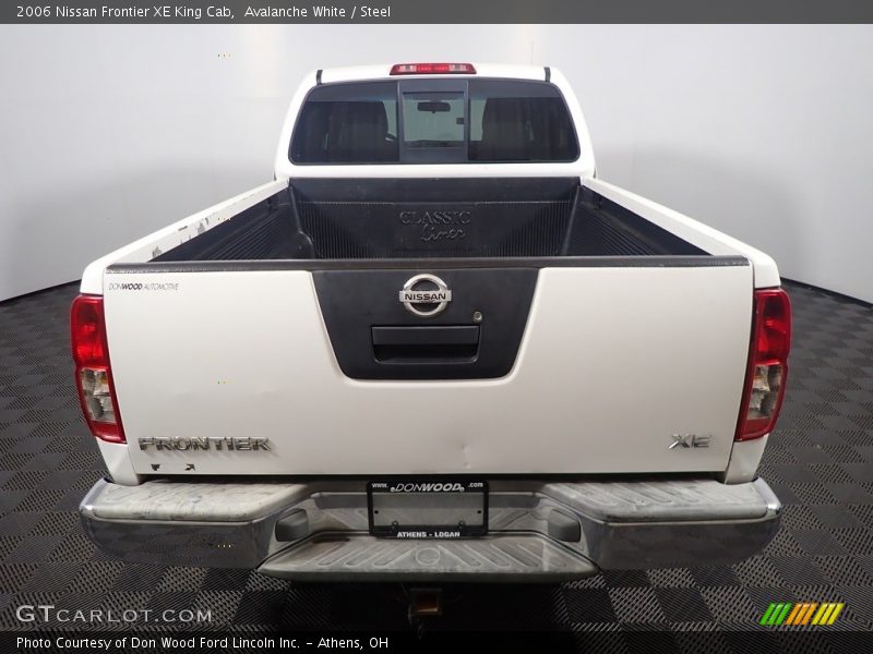 Avalanche White / Steel 2006 Nissan Frontier XE King Cab