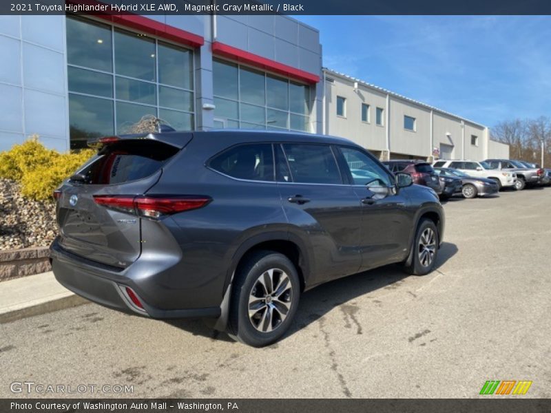 Magnetic Gray Metallic / Black 2021 Toyota Highlander Hybrid XLE AWD