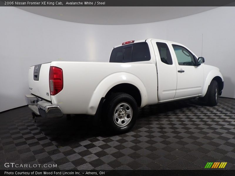 Avalanche White / Steel 2006 Nissan Frontier XE King Cab