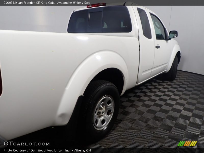 Avalanche White / Steel 2006 Nissan Frontier XE King Cab