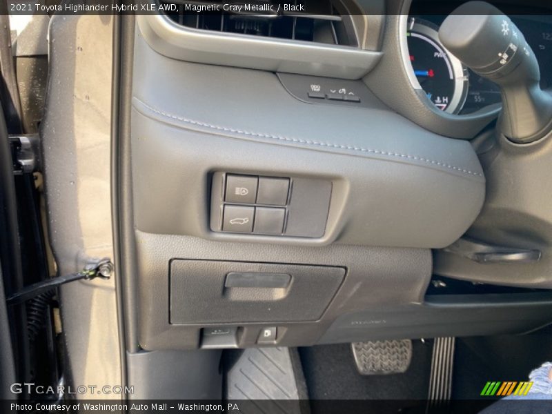 Magnetic Gray Metallic / Black 2021 Toyota Highlander Hybrid XLE AWD