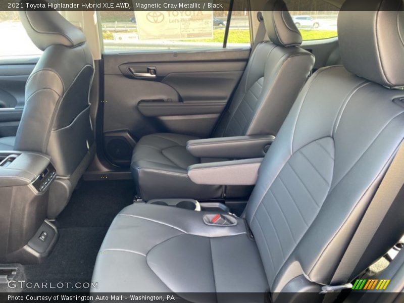 Magnetic Gray Metallic / Black 2021 Toyota Highlander Hybrid XLE AWD