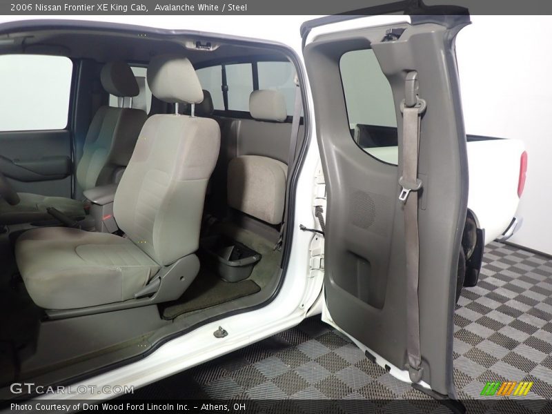 Avalanche White / Steel 2006 Nissan Frontier XE King Cab