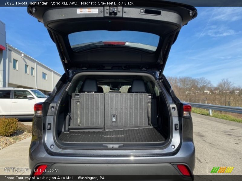 Magnetic Gray Metallic / Black 2021 Toyota Highlander Hybrid XLE AWD