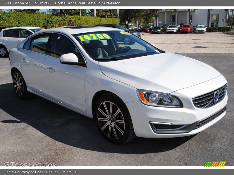 Crystal White Pearl Metallic / Off-Black 2016 Volvo S60 T5 Drive-E