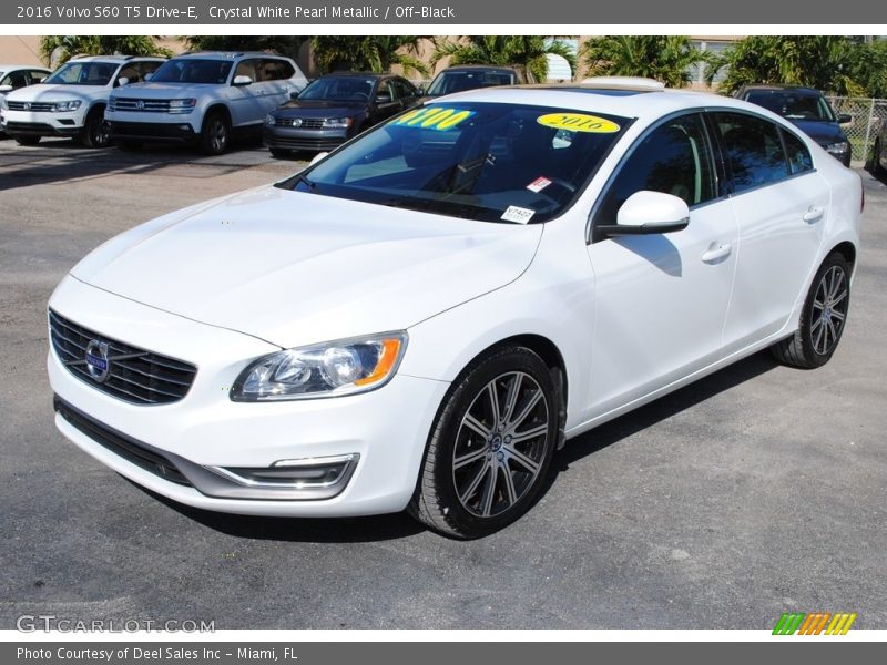 Crystal White Pearl Metallic / Off-Black 2016 Volvo S60 T5 Drive-E