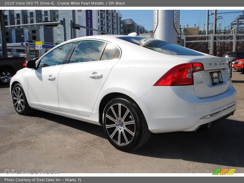 Crystal White Pearl Metallic / Off-Black 2016 Volvo S60 T5 Drive-E