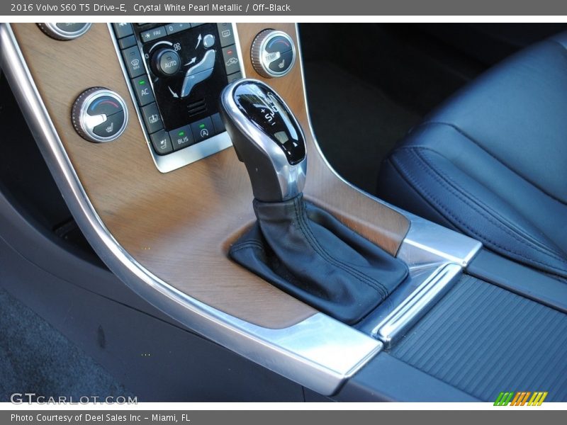 Crystal White Pearl Metallic / Off-Black 2016 Volvo S60 T5 Drive-E