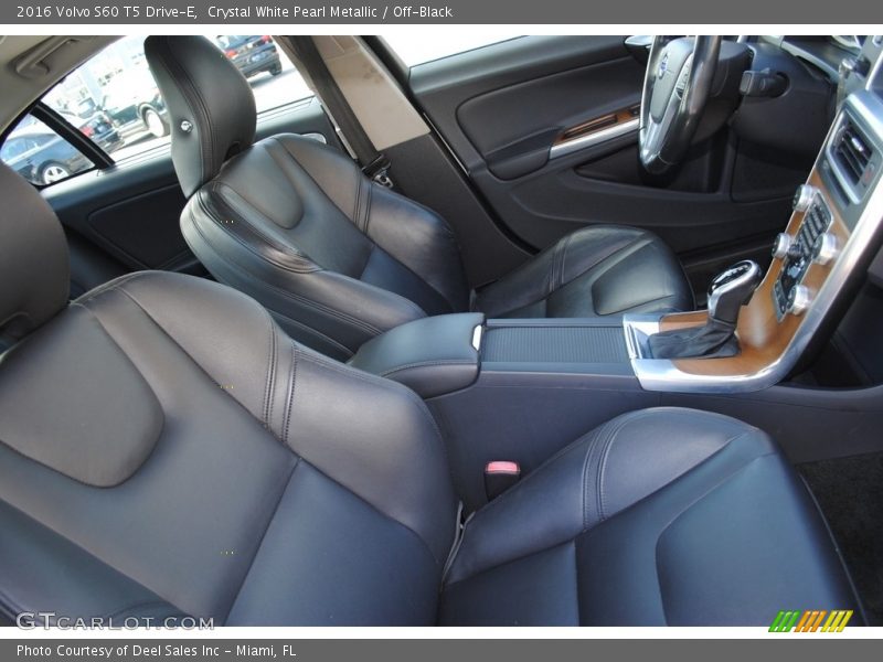 Crystal White Pearl Metallic / Off-Black 2016 Volvo S60 T5 Drive-E