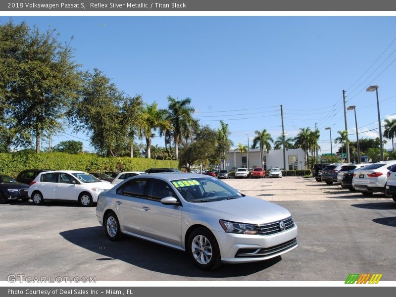 Reflex Silver Metallic / Titan Black 2018 Volkswagen Passat S