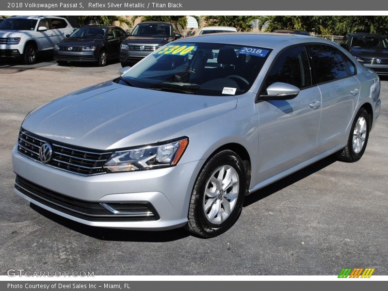 Reflex Silver Metallic / Titan Black 2018 Volkswagen Passat S