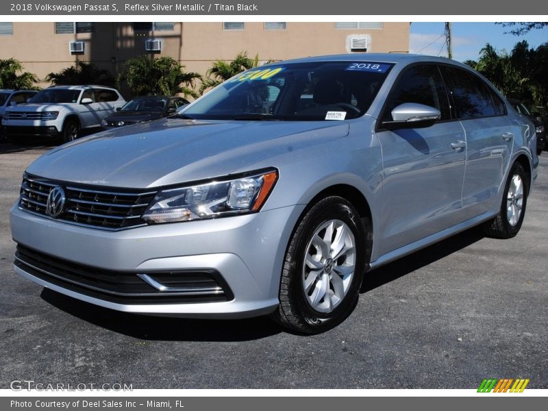 Reflex Silver Metallic / Titan Black 2018 Volkswagen Passat S