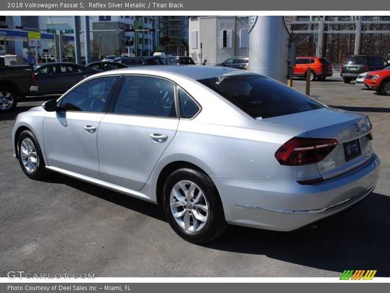 Reflex Silver Metallic / Titan Black 2018 Volkswagen Passat S