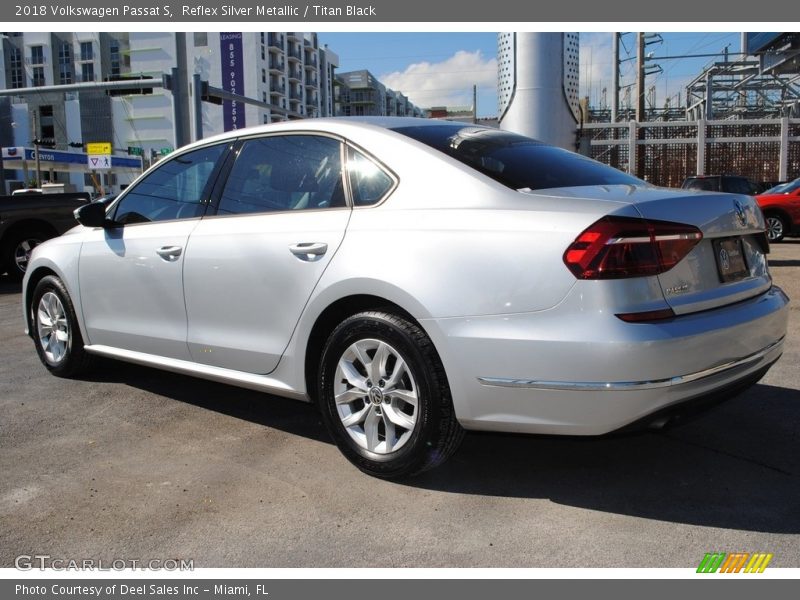 Reflex Silver Metallic / Titan Black 2018 Volkswagen Passat S
