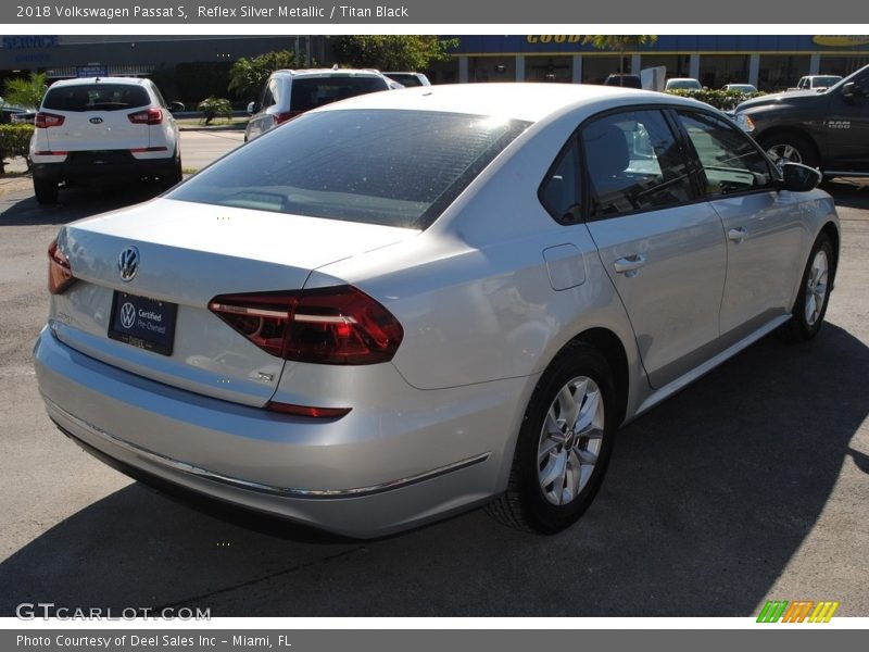 Reflex Silver Metallic / Titan Black 2018 Volkswagen Passat S