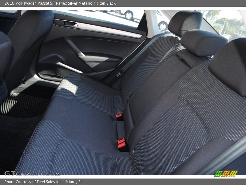 Reflex Silver Metallic / Titan Black 2018 Volkswagen Passat S