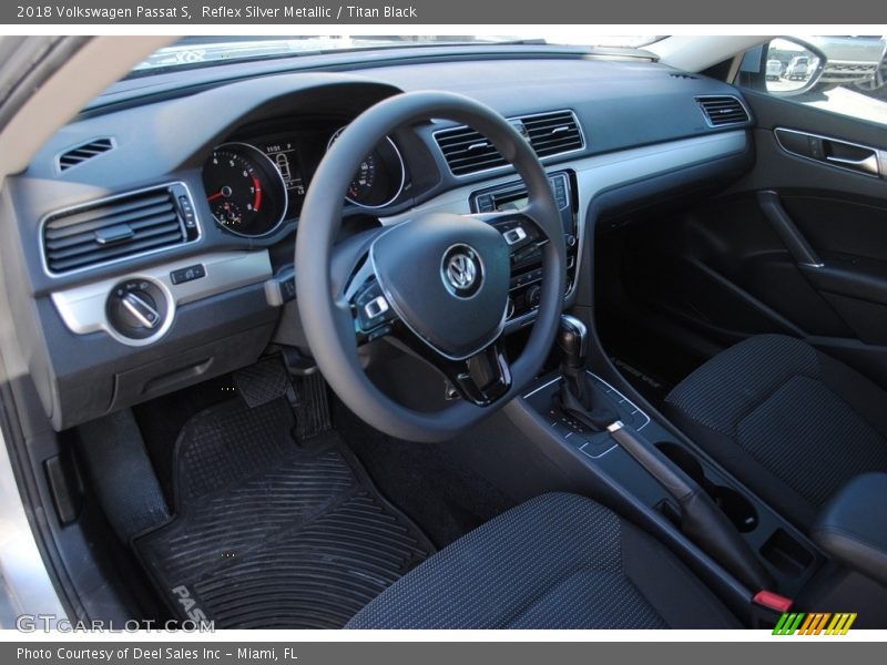 Reflex Silver Metallic / Titan Black 2018 Volkswagen Passat S