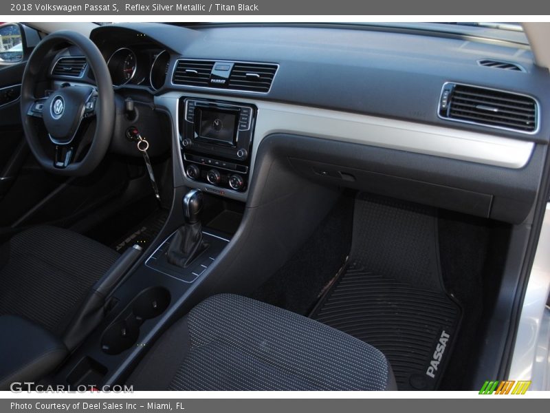 Reflex Silver Metallic / Titan Black 2018 Volkswagen Passat S