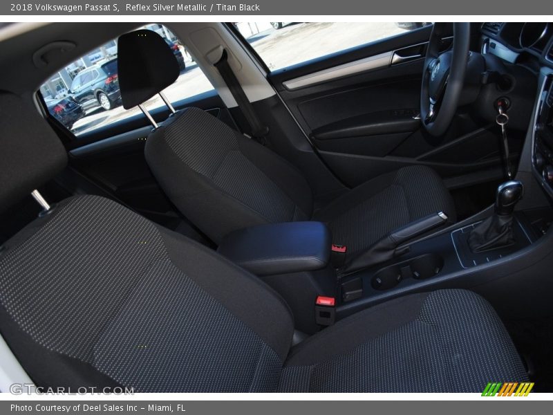 Reflex Silver Metallic / Titan Black 2018 Volkswagen Passat S