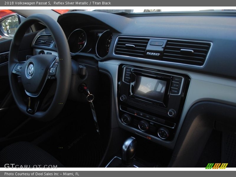 Reflex Silver Metallic / Titan Black 2018 Volkswagen Passat S