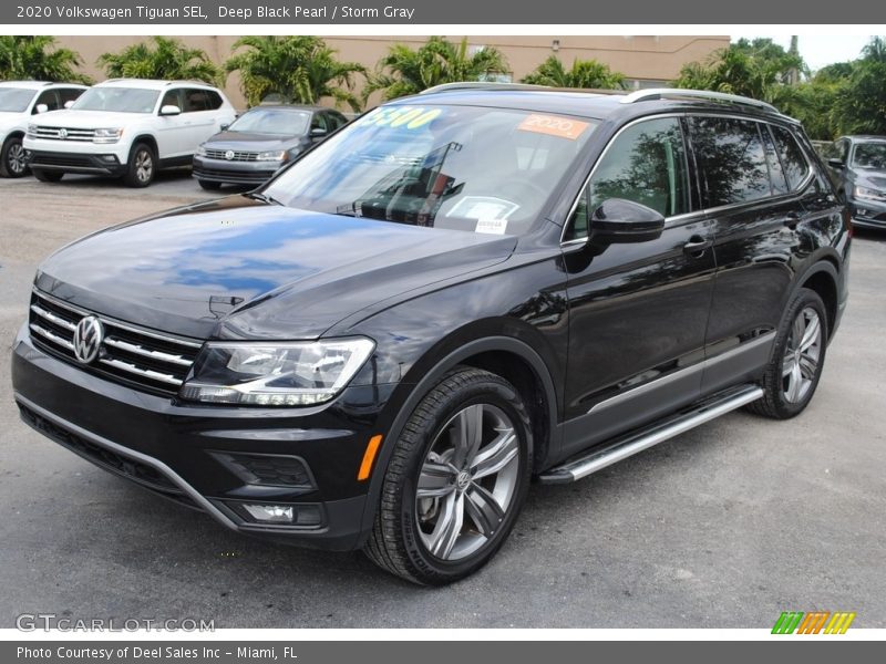 Front 3/4 View of 2020 Tiguan SEL