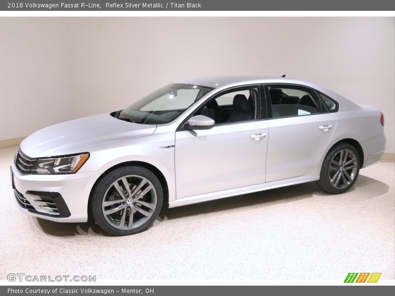 Reflex Silver Metallic / Titan Black 2018 Volkswagen Passat R-Line