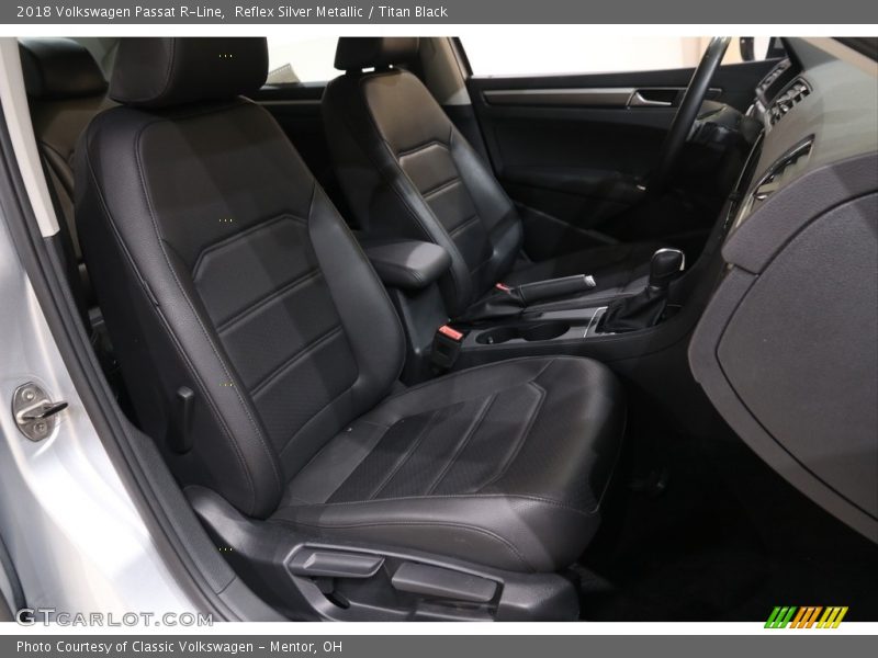 Reflex Silver Metallic / Titan Black 2018 Volkswagen Passat R-Line
