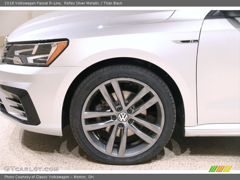 Reflex Silver Metallic / Titan Black 2018 Volkswagen Passat R-Line