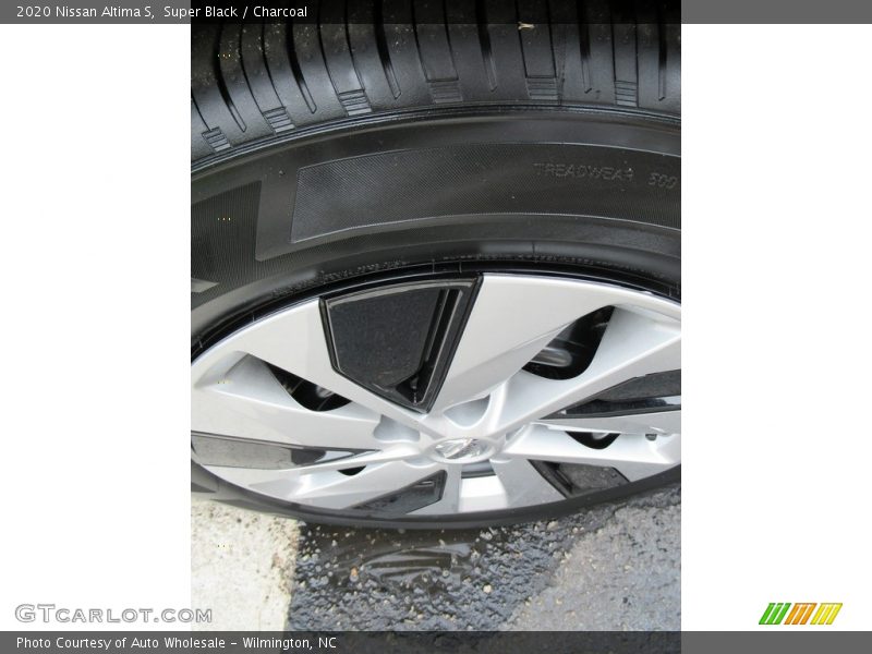 Super Black / Charcoal 2020 Nissan Altima S