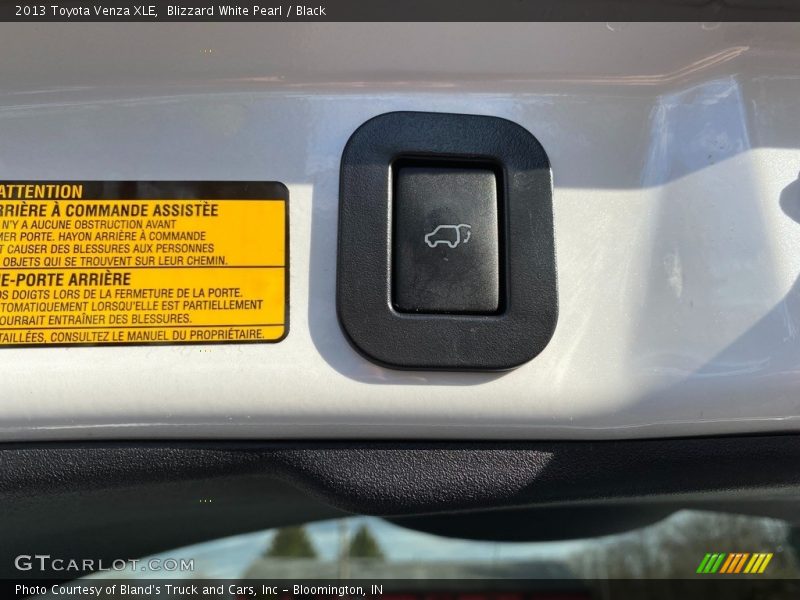 Blizzard White Pearl / Black 2013 Toyota Venza XLE