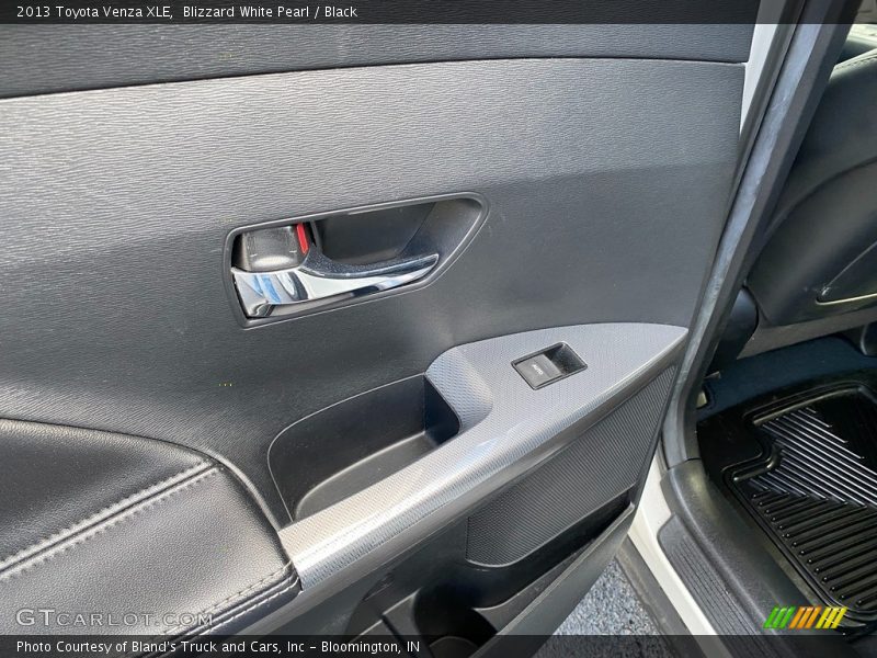 Blizzard White Pearl / Black 2013 Toyota Venza XLE