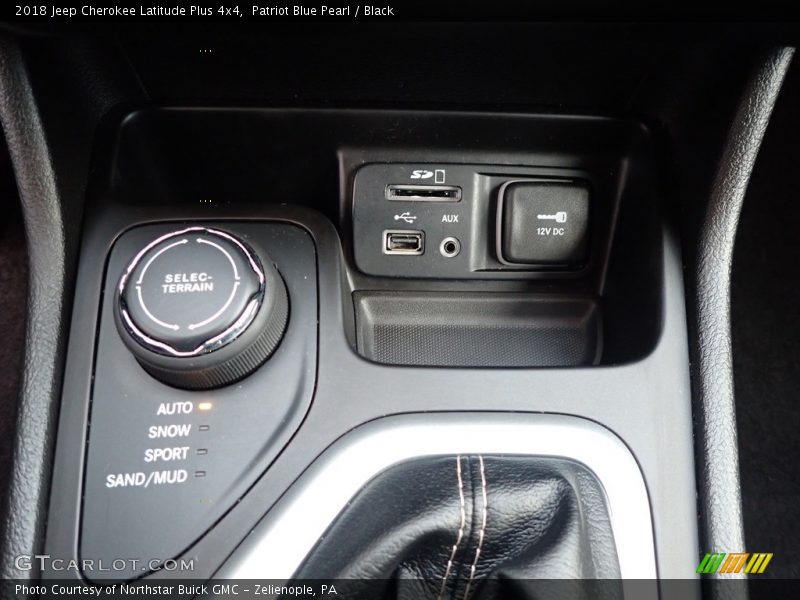 Patriot Blue Pearl / Black 2018 Jeep Cherokee Latitude Plus 4x4